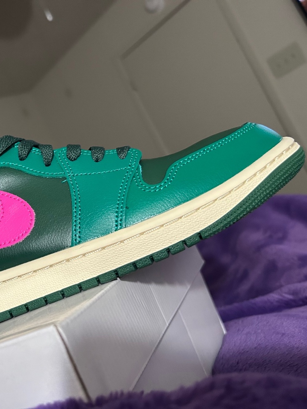 Nike Air Jordan 1 Low - Picture 7 of 12